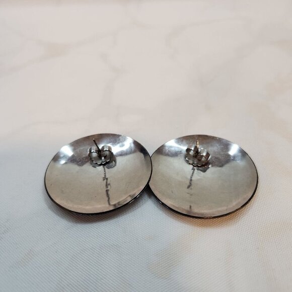 VTG Earrings 1980s Black Enamel Silver Hibiscus Flower Etched Metal Disc Post - Picture 3 of 4